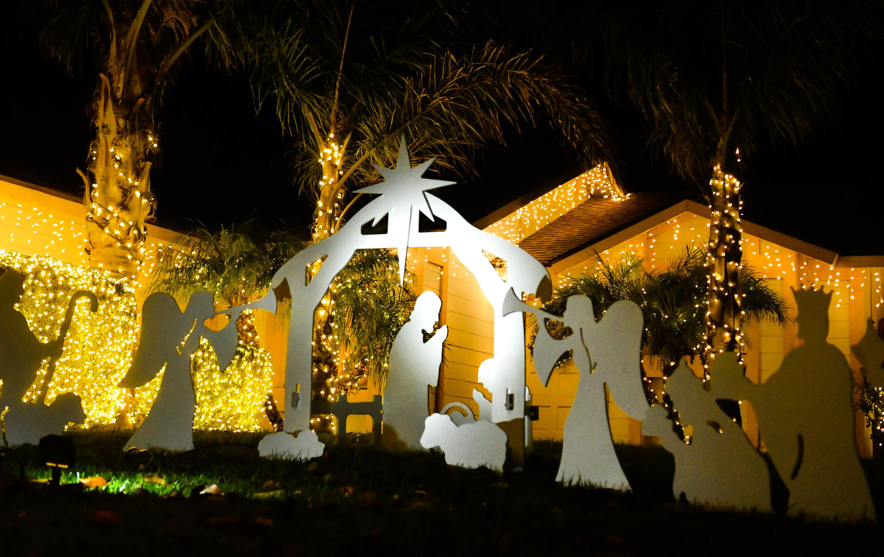 2021 Lompoc Decoration 416 South Sage.JPG